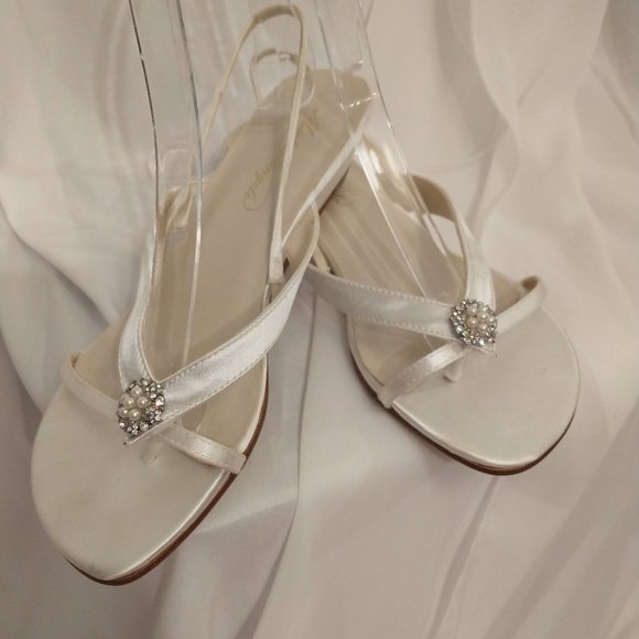Right on Trend 2025 White Satin sandal with wedge - Picture 7 of 13
